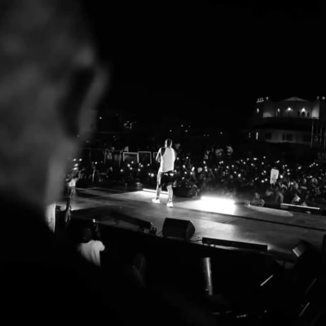 Stage left....eyes on the runners.
