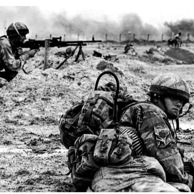 THE BRITISH PARATROOPERS IRAQ 🇮🇶 Wonder how the hell did I get here. Tbh made me who I am to this day. Tough, disciplined and ready for anything